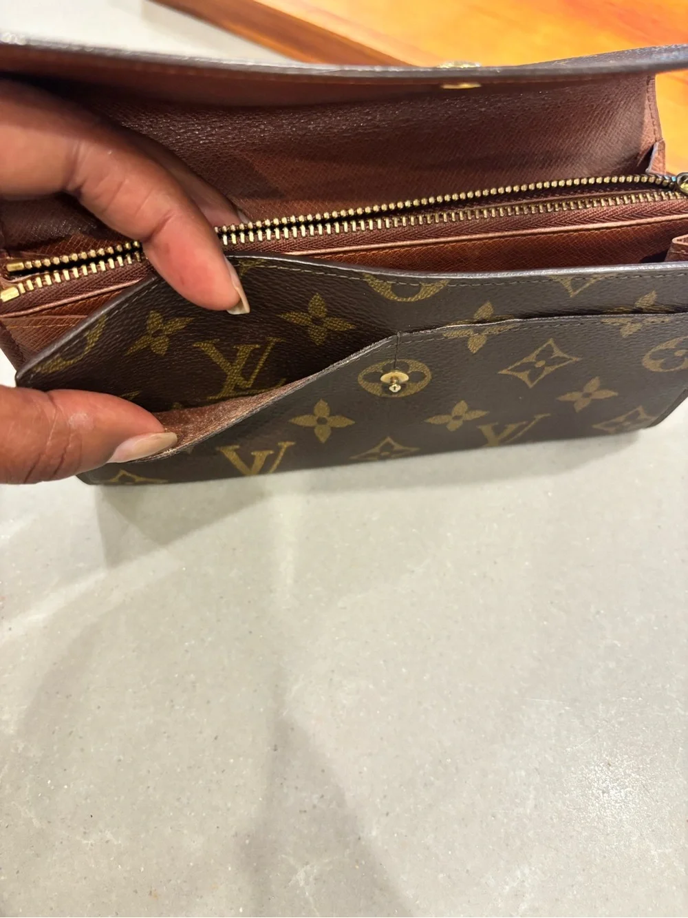 Louis Vuitton beautiful 100%